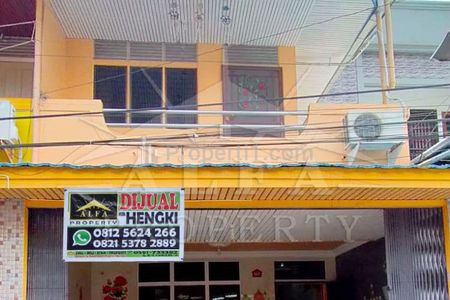 Jual Rumah Bagus 2.5 Lantai Siap Huni Harga Murah di Jalan Hijas, Pontianak
