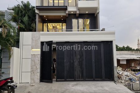 Dijual Rumah Lux dan Mewah Plus Private Pool Dekat Tol Brigif Jagakarsa, Jakarta Selatan