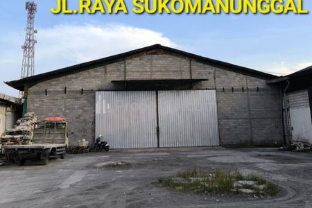 Disewakan Gudang Raya Sukomanunggal Surabaya Barat - Nol Jalan Raya - Akses Truk Kontainer 40 Feet - Halaman Parkiran Luas Lebar - Bebas Banjir