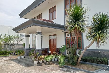 Dijual Villa Full dengan Isinya di Lembang Bandung Barat