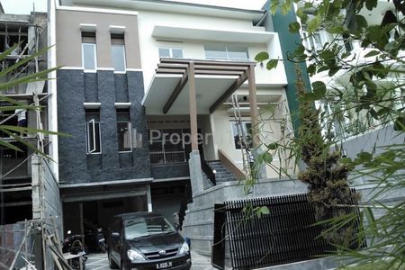 Jual Rumah Kosong Minimalis di Perum Setra Duta Bandung Barat