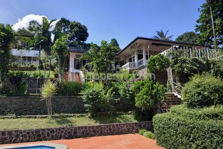 Jual Villa di Mega Mendung Bogor - LT 8200m2, Pemandangan Bagus & 10 Menit ke Jalan Raya