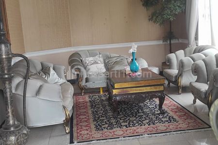 Sewa Rumah Nyaman Luasss Asri Sejuk di Jln Lebak Bulus Jakarta Selatan Dekat MRT - Turun Harga - Full Furnished - Lancar Akses