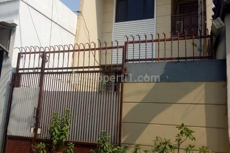 Dijual Cepat Rumah 2,5 Lantai di Jalan Kran Raya Kemayoran Jakarta Pusat