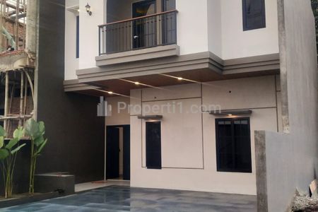 Dijual Rumah Bagus Baru Renovasi Siap Huni di Perumahan Casamora Cluster Casarena Jakarta Selatan