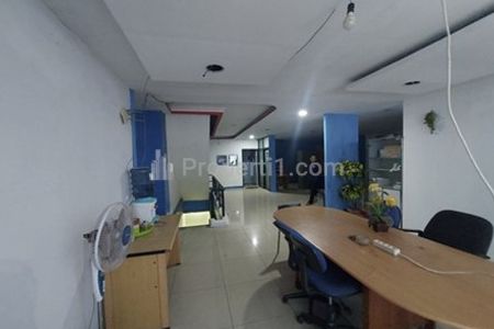Jual 3 Ruko Gandeng Via Lelang Ayda Sukarela di Senen Jakarta Pusat