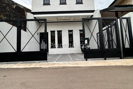 Dijual Rumah 2,5 Lantai di Cinere Dekat Jagakarsa Harga di Bawah Pasaran