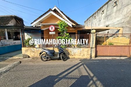 Jual Rumah dengan Tanah Luas di Jl. Hos Cokroaminoto, Barat SMA 1 Teladan Yogyakarta