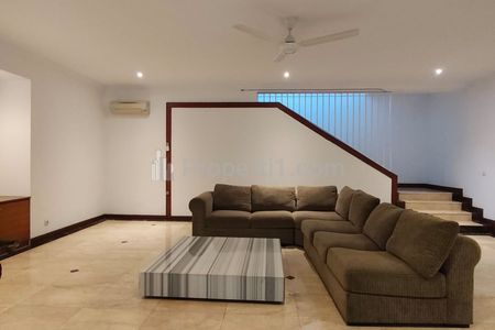 Sewa Rumah Dalam Compound di Lebak Bulus, Jakarta Selatan - Ada Kolam Renang & Rooftop