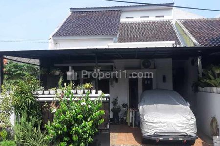 Dijual Rumah Second Terawat di Kav UI Barat Tanah Baru Depok