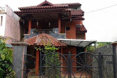 Gede dan Murah Rumah di Permana Dekat Alun-alun dan Pemkot Cimahi Dijual Full Furnished 3 Lantai