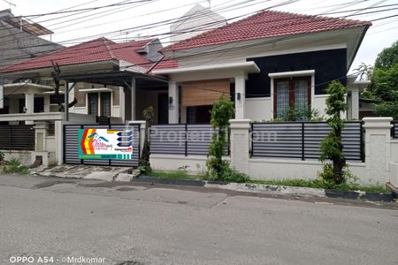 Disewakan Rumah Luas & Siap Huni 3+1 KT di Galaxy Dekat Pasar & Kuliner Galaxy Bekasi