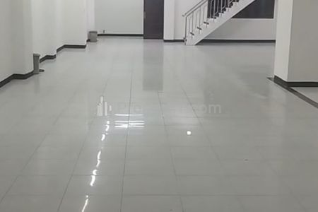 Disewakan, Ruko 3 Lantai Rapi, Strategis, Siap Usaha di Semarang
