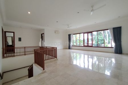 Disewakan Rumah Kemang 4 Kamar Tidur