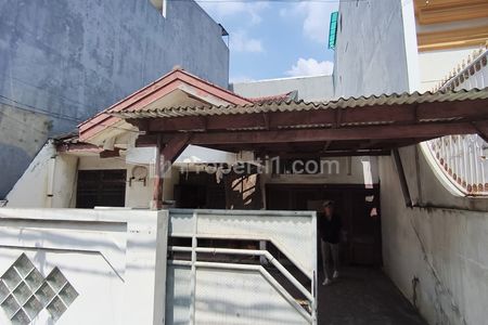 Dijual Rumah Tua Hitung Tanah di Taman Duta Mas Jelambar, Jakarta Barat