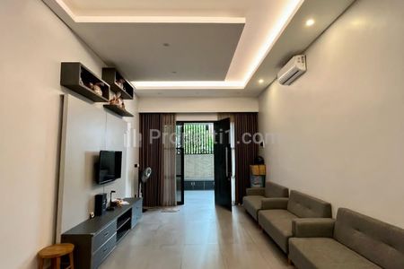 Dijual Cepat Rumah 3 Lantai Furnished di Taman Kencana Cengkareng Jakarta Barat