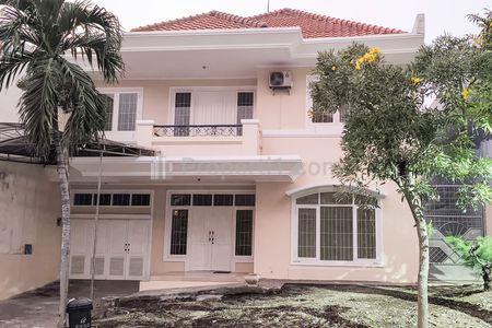 Disewakan Rumah Puri Sentra Raya, Citraland Utama Surabaya Cluster, Dekat dengan GWalk, Pusat Kuliner Surabaya Barat