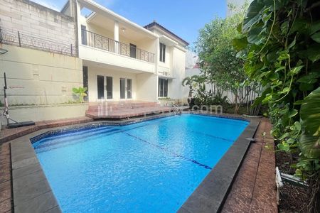 Dijual Rumah Mewah di Kemang Jakarta Selatan - LT 540m² Kolam Renang & Carport Besar