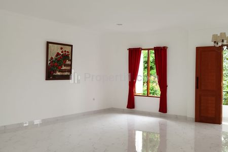 Dijual Rumah Asri Siap Huni Dalam Komplek di Cinere, Depok