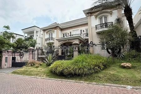 Dijual Rumah Mewah Graha Famili – Golf View Eksklusif Surabaya Barat