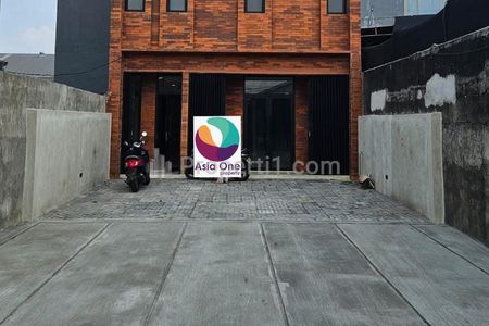 Disewakan Ruko Gandeng Siap Pakai di Jalan Raya Bekasi Cakung Jakarta Timur