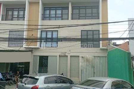 Disewakan Ruko Tebet Jakarta Selatan - Lokasi Sangat Strategis Cocok untuk Kantor Akses Jalan Raya