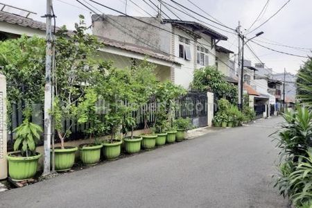 Dijual Rumah Bagus untuk Usaha Kost di Jl. Raya Menteng Dalam, Tebet, Jakarta Selatan