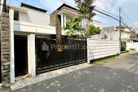 Jual Rumah Mewah Hunian Prestisius di Kemang, Jakarta Selatan - LT 540 m² & LB 577 m² Private Pool