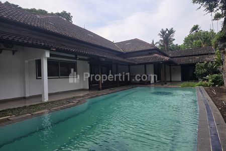 FOR RENT Spacious 1-Storey House 4BR with Pool in Kemang Dalam, South Jakarta