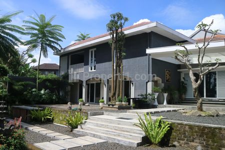 Dijual Rumah Mewah Full Furnished di Setiabudi Regency Bandung Utara – LT 700 m², Ada Lap Basket & Taman Luas!