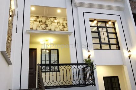 Dijual Runah Mewah 3,5 Lantai Siap Huni di Meruyung Depok