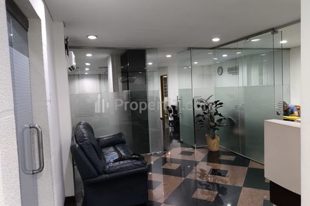 Dijual Cepat Ruko Gandeng LT 154 m2 di Hayam Huruk, Taman Sari, Jakarta Barat