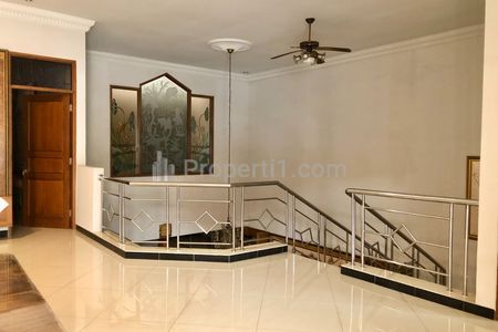 Dijual Rumah Mewah 2 Lantai Strategis di Jaticempaka Pondok Gede Bekasi