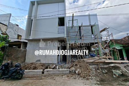 Jual Kost Eksklusif Baru 13 Kamar Full Furnish Proses Finishing di Gejayan Yogyakarta Dekat Pakuwon, UGM, UNY, ATMAJAYA