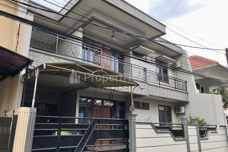 Dijual Rumah Mewah 2 Lantai Strategis di Jaticempaka Pondok Gede Bekasi