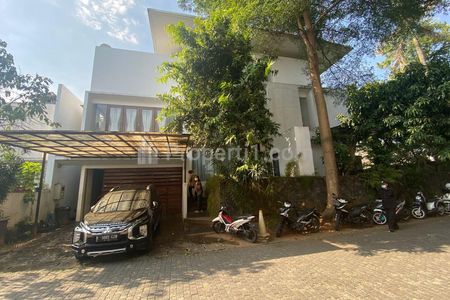 Dijual Rumah Mewah Town House – Kemang Seka, Kemang Timur Raya Prestisius • Luas • Harga Sangat Menarik