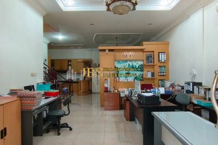 Dijual Rumah 2,5 Tingkat Kondisi Siap Huni Komplek Cemara Asri Jalan Anggur Medan