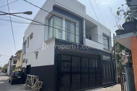 Dijual Rumah 3 Lantai Terawat di Riung Bandung