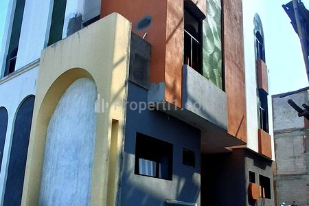 Dijual Kost Premium 2 Menit Gerbang UI Vokasi, 3 Lantai Full Furnished, SHM, Free Manajemen, Occupancy Tinggi, Pangsa Pasar Luas