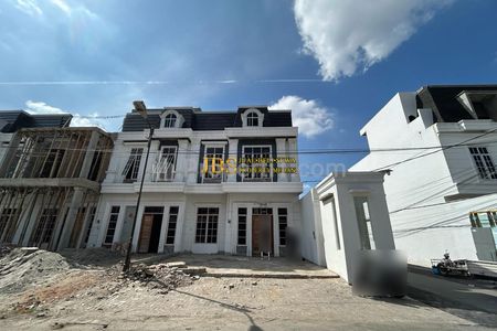 Dijual Ruko di Komplek Deli Village - Pulo Brayan, Medan Kondisi Kosong