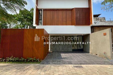 Jual Rumah Mewah Konsep Villa Townhouse dalam Cluster Elite Condongcatur Yogyakarta Dekat Pakuwon Mall, UGM, UPN