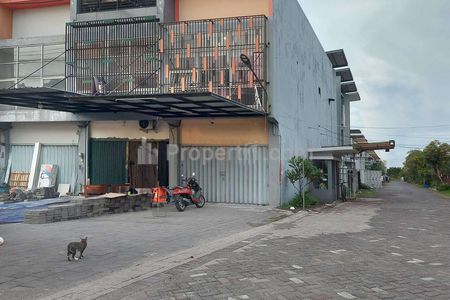 Dijual Ruko 2 Lantai Siap Huni Hook di Gununganyar Tambak MERR Gunung Anyar Surabaya Timur REV.A457