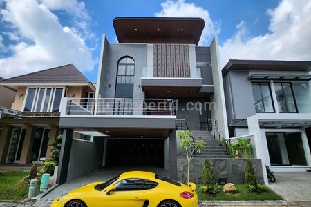 Dijual Rumah Baru Stamford Citraland Surabaya - Smart Home, Semi Furnish, Garasi Carport Masuk 6 Mobil Luas Strategis G Walk - 7 Milyaran