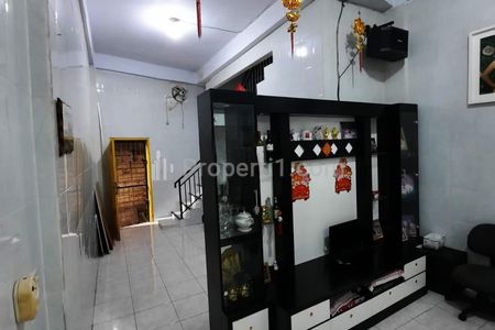 Dijual Rumah 3 Lantai SHM Harga 2 Miliaran di Jelambar Jakarta Barat