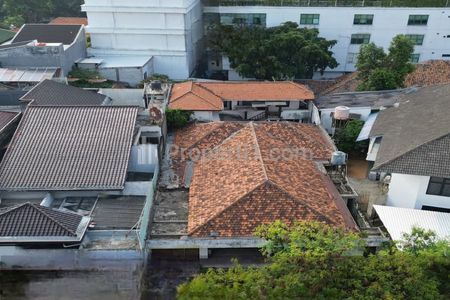 Jual Rumah Tua Termurah Hitung Tanah Saja Luas 657m2 di Menteng Jakarta Pusat, Akses Dua Arah, Bentuk Kotak