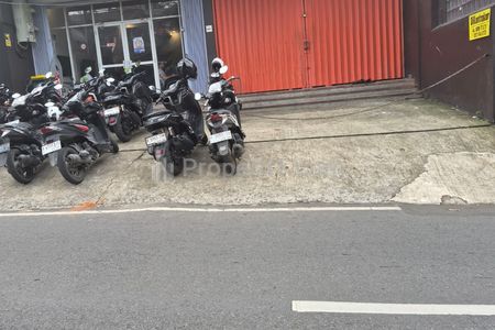 Disewakan Ruko Siap Pakai Cocok untuk Investasi Pinggir Jalan di Pondok Bambu Jakarta Timur