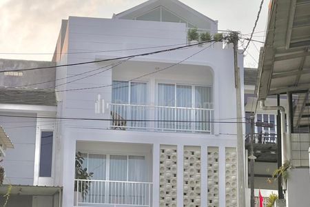 Dijual Rumah Cantik 3 Lantai View Pegunungan di Cikadut Cicaheum Bandung