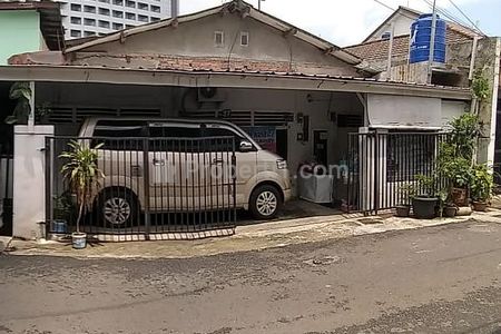 Dijual Rumah Hitung Tanah 380 m² di Pancoran Jakarta Selatan - Potensi Pengembangan Tinggi