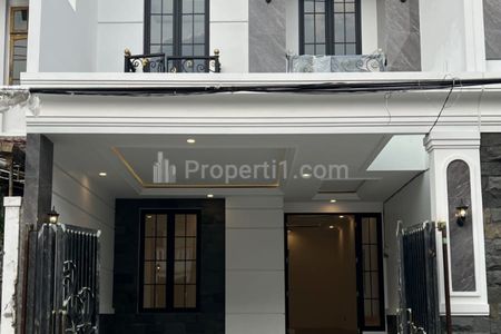 Dijual Rumah New American Classic di Kertajaya Indah Timur, Surabaya Timur - Spesial Row Jalan Utama Lebar 4 Mobil Dekat Galaxy Mall, ITS - 2 Milyaran