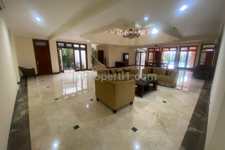 Sewa Rumah Kantor Luas dengan Swimming Pool di Lebak Bulus, Cilandak Barat, Jakarta Selatan